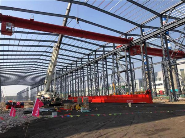 雙梁起重機(jī)施工現(xiàn)場
